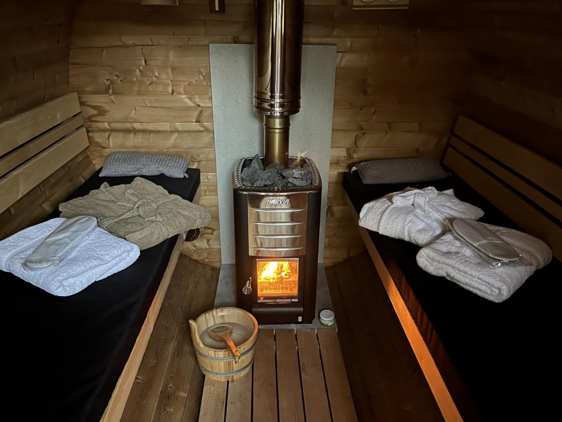 Bed & Breakfast+ De Kooimolen Dreumel ภายนอก รูปภาพ