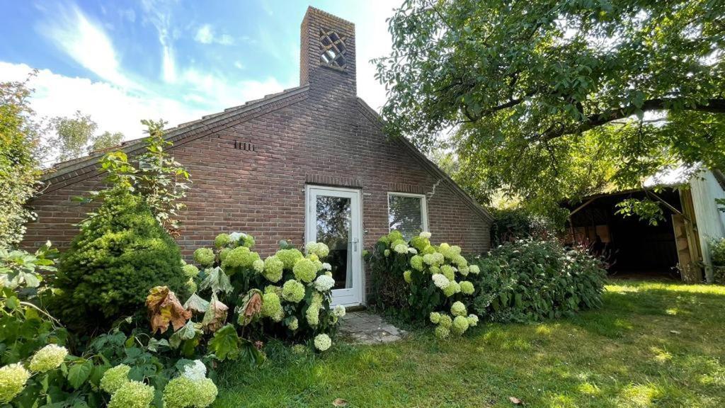 Bed & Breakfast+ De Kooimolen Dreumel ภายนอก รูปภาพ